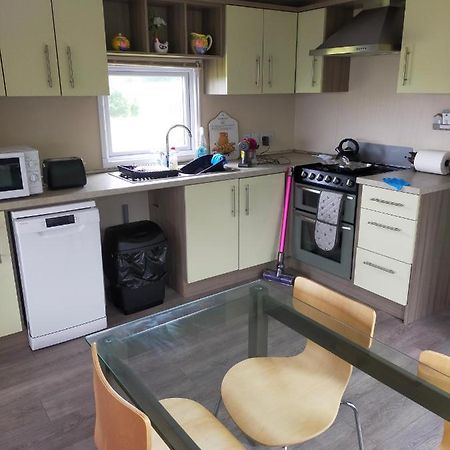 Slieve Croob Cosy Caravan Finnis Extérieur photo