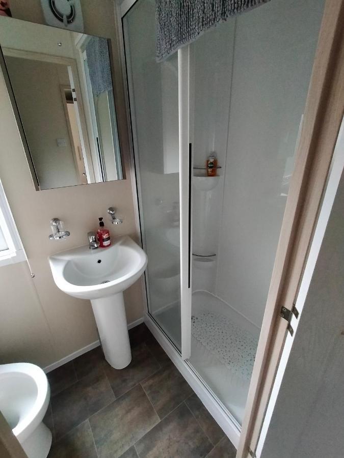 Slieve Croob Cosy Caravan Finnis Extérieur photo